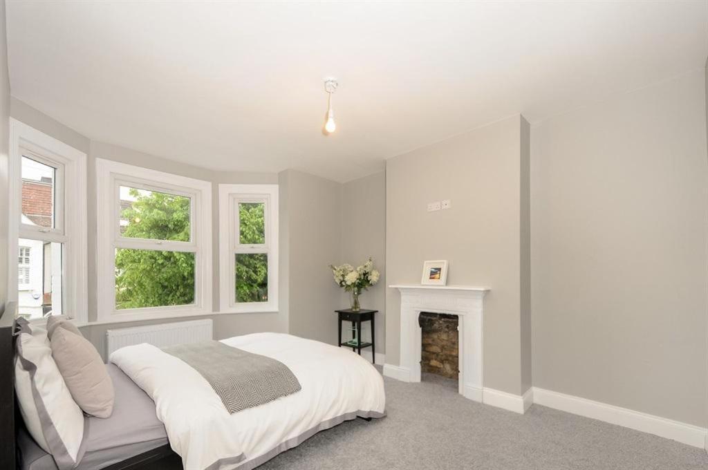 41 Pirbright Rd Holiday home