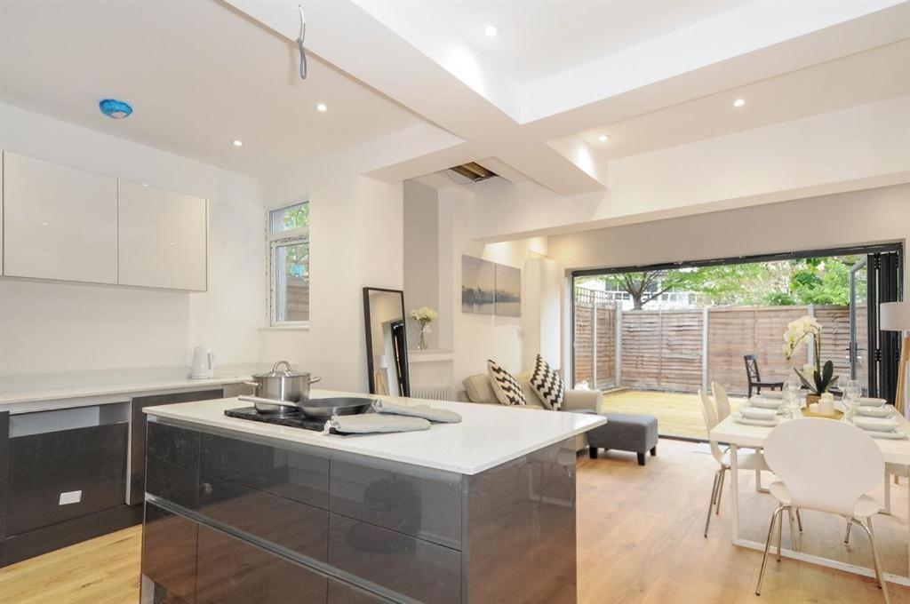 41 Pirbright Rd