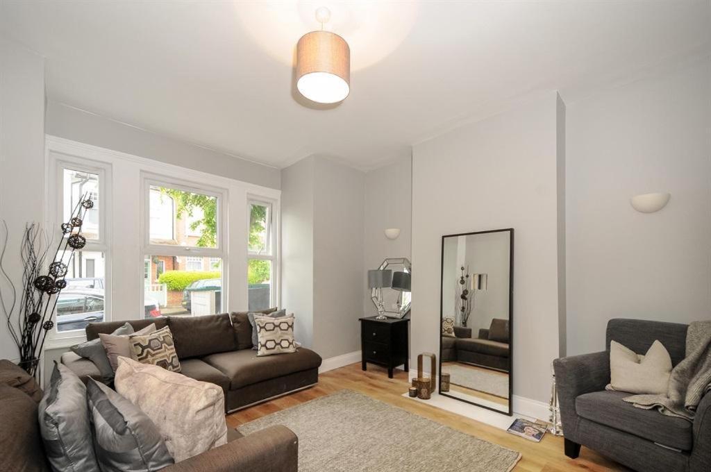 41 Pirbright Rd London